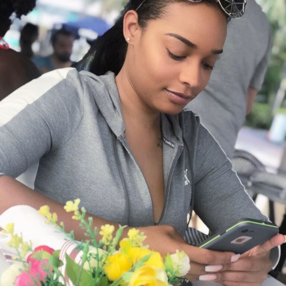 Meet your Posher, Mia